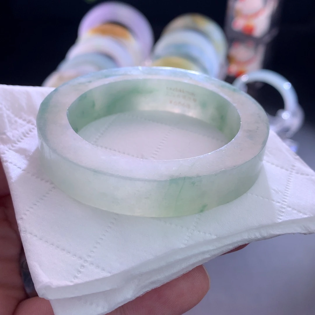 未镶嵌翡翠手镯定制翡翠