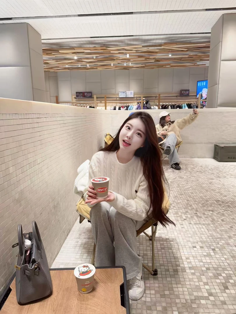 2025秋季新款韩系刺绣时尚圆领慵懒风百搭毛针织衫灰色休闲裤套装