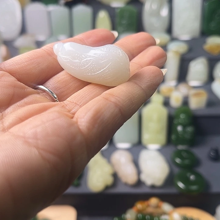 和田玉（糖玉）未镶嵌颈饰