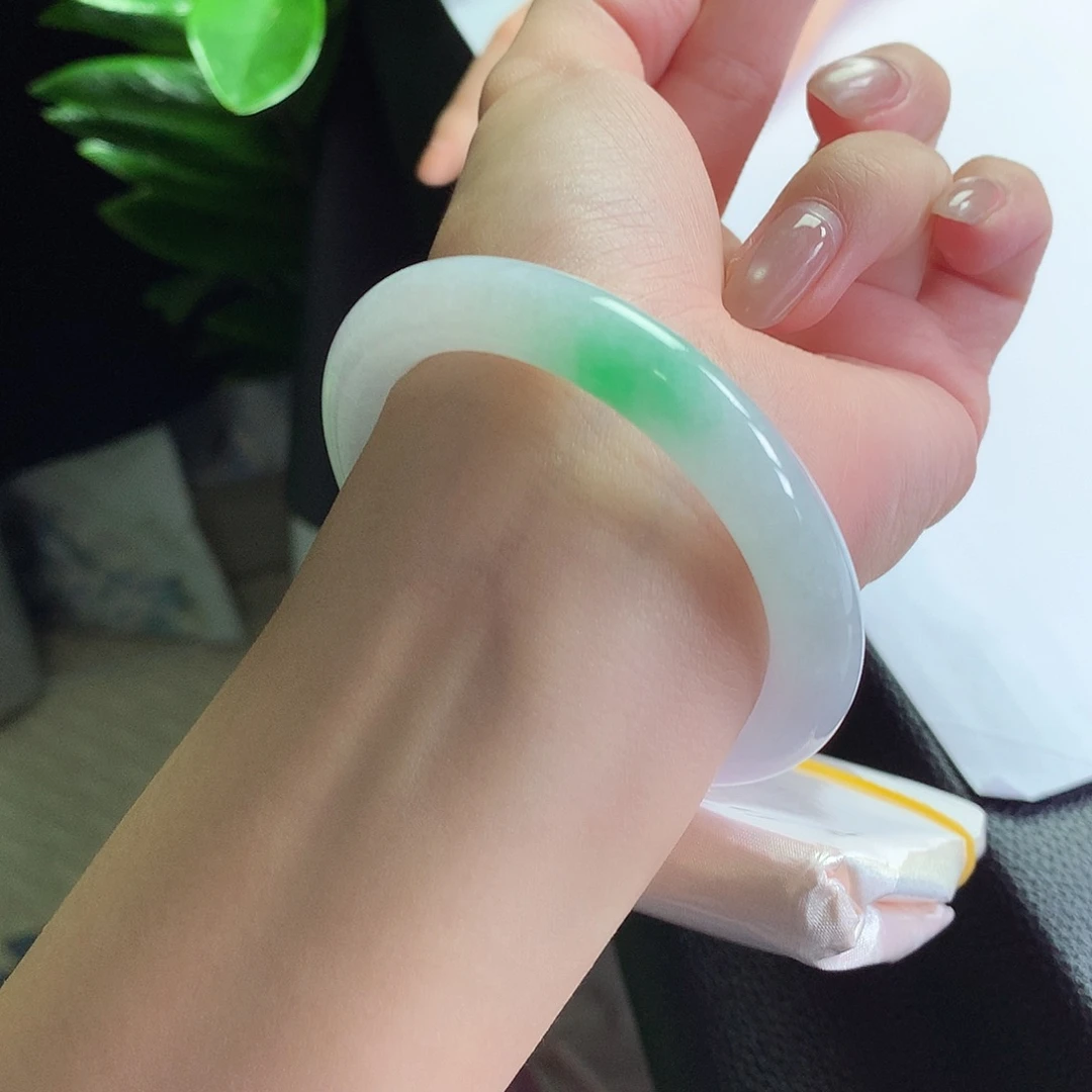 翡翠未镶嵌手镯天然Ａ货翡翠53/54千金难一摸绿