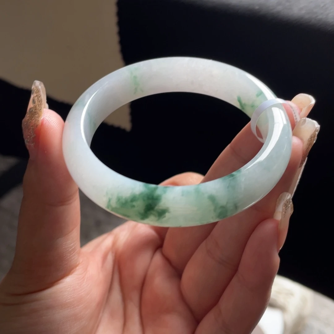 翡翠未镶嵌手镯三天鉴赏