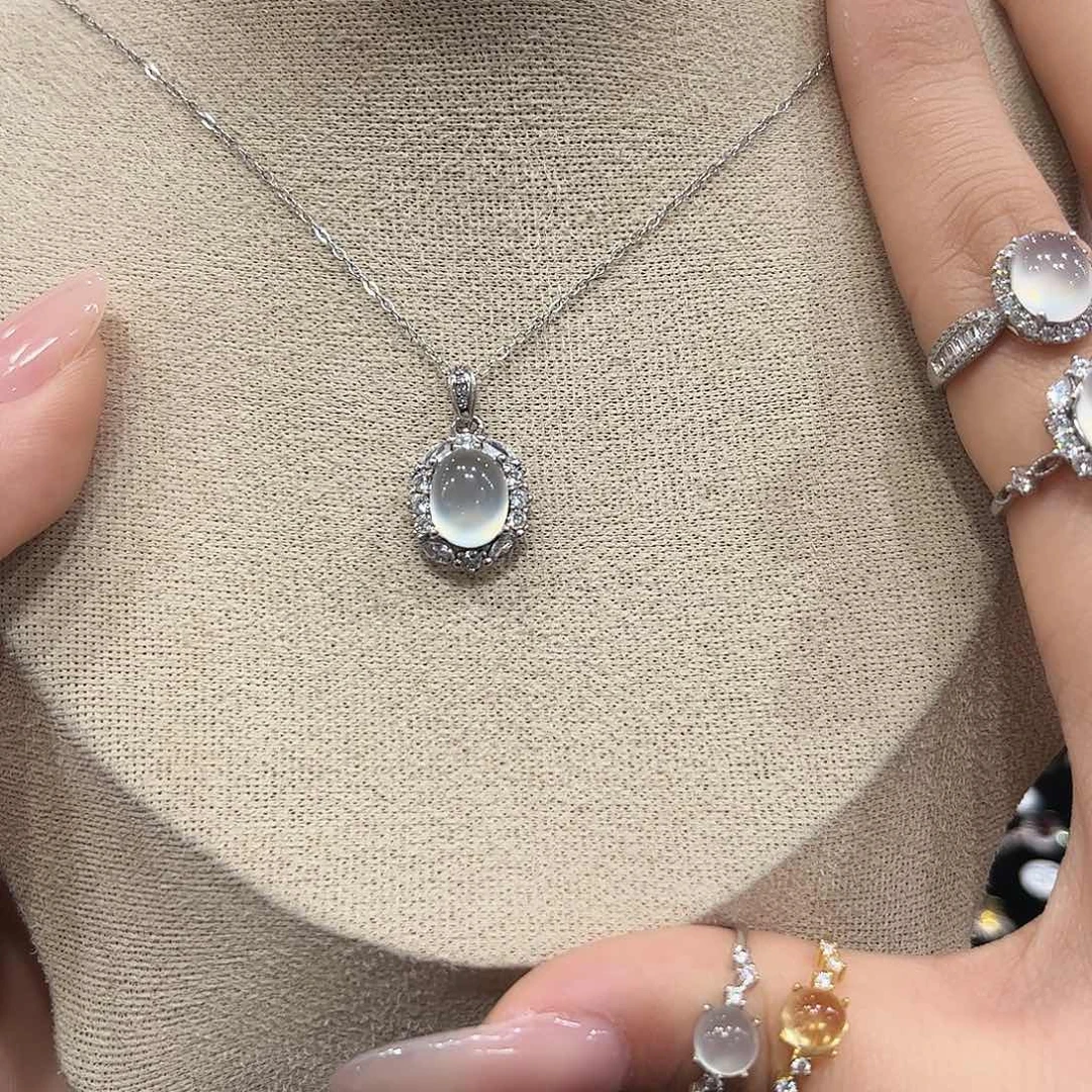 7***。蛇纹石玉银S925镶嵌颈饰