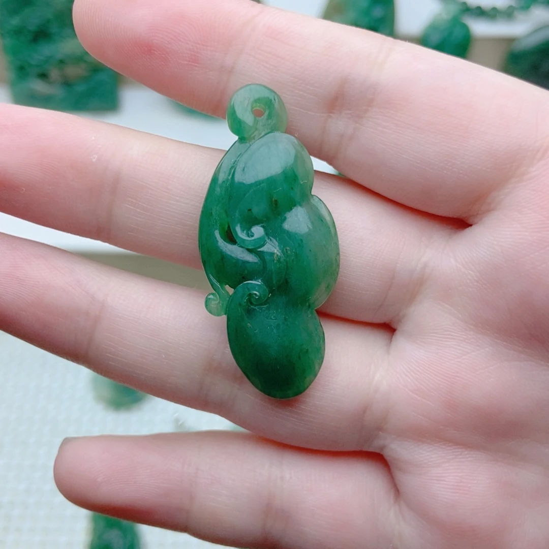 小***圆独山玉未镶嵌挂件