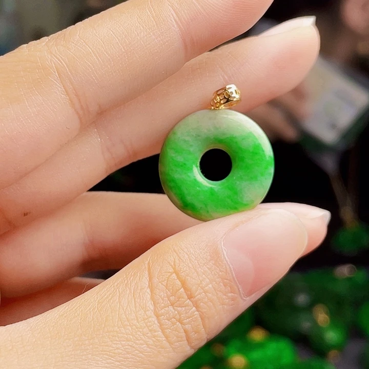 翡翠18K金镶嵌颈饰多样性