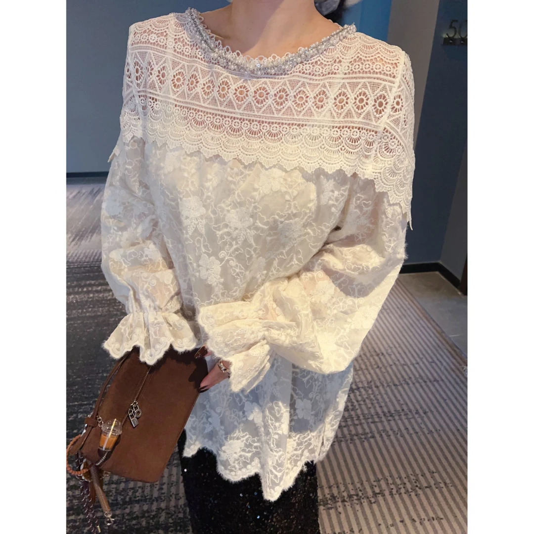 2025年春季新款蕾丝衫女圆领串珠镂空勾花遮肉显瘦好看中长款小衫