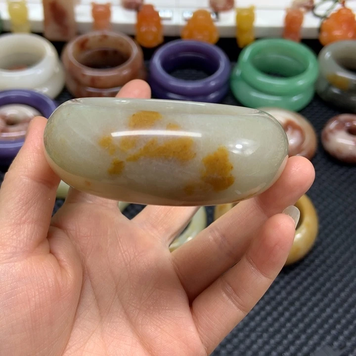 石英质玉未镶嵌手镯