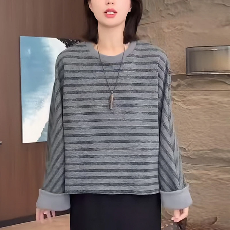 2025秋季新款女灰色条纹卫衣时尚减龄宽松大码显瘦内搭打底上衣