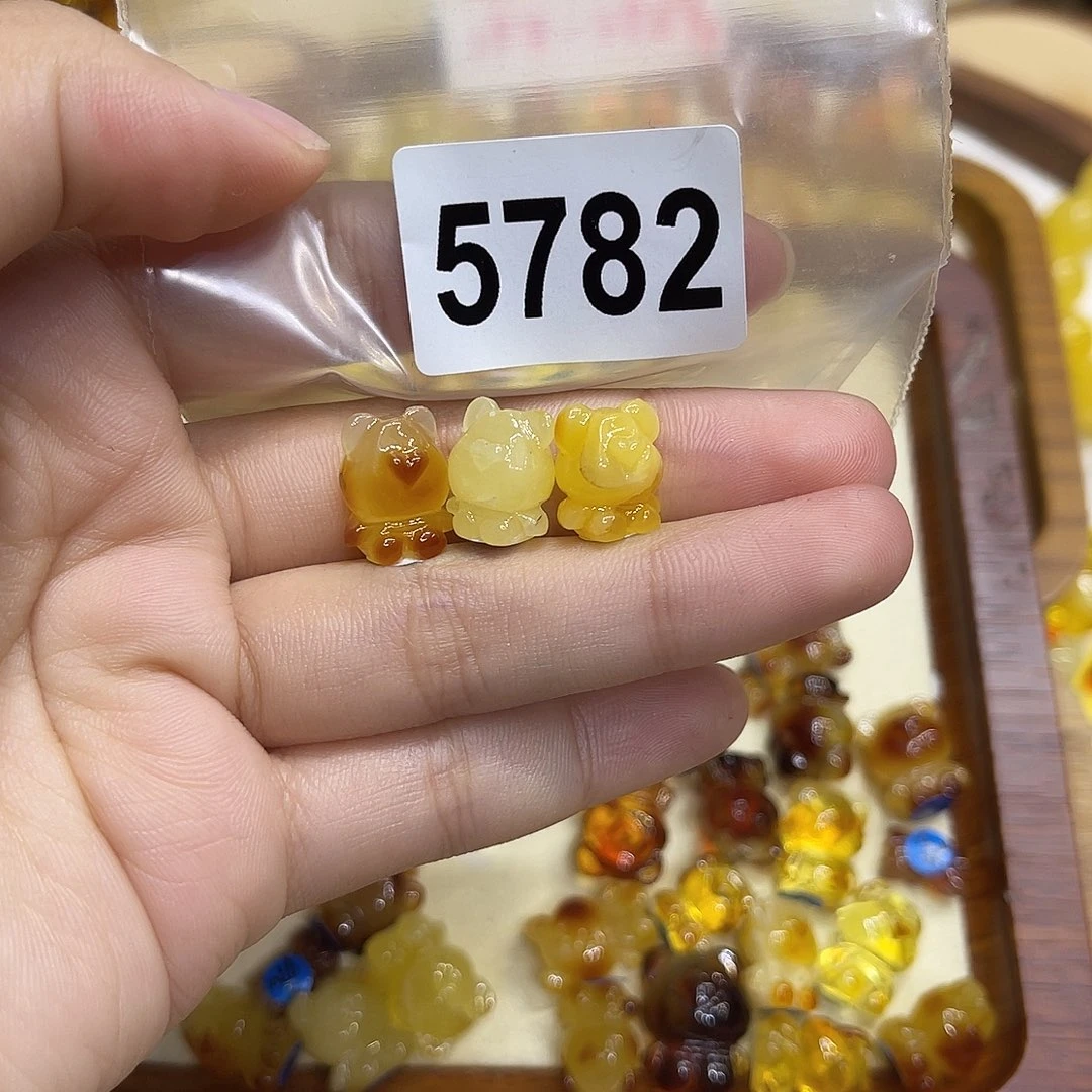 旅***者琥珀未镶嵌珠宝奇石