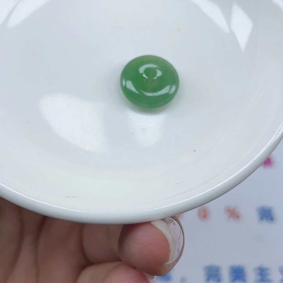 翡翠散珠翡翠阳绿平安扣