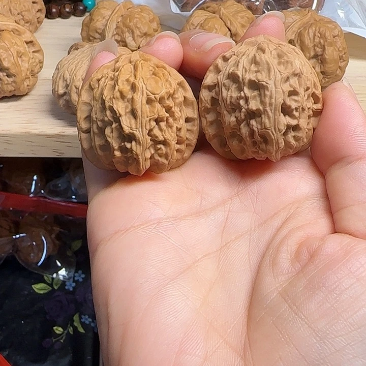 郑***秦核桃手串/手链白狮子
