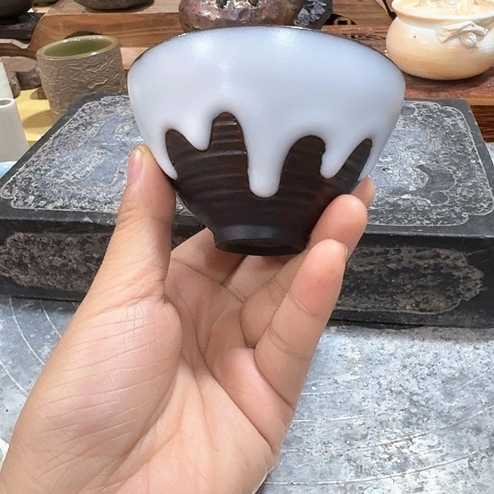 主人杯一个，瓷。。品茗瓷