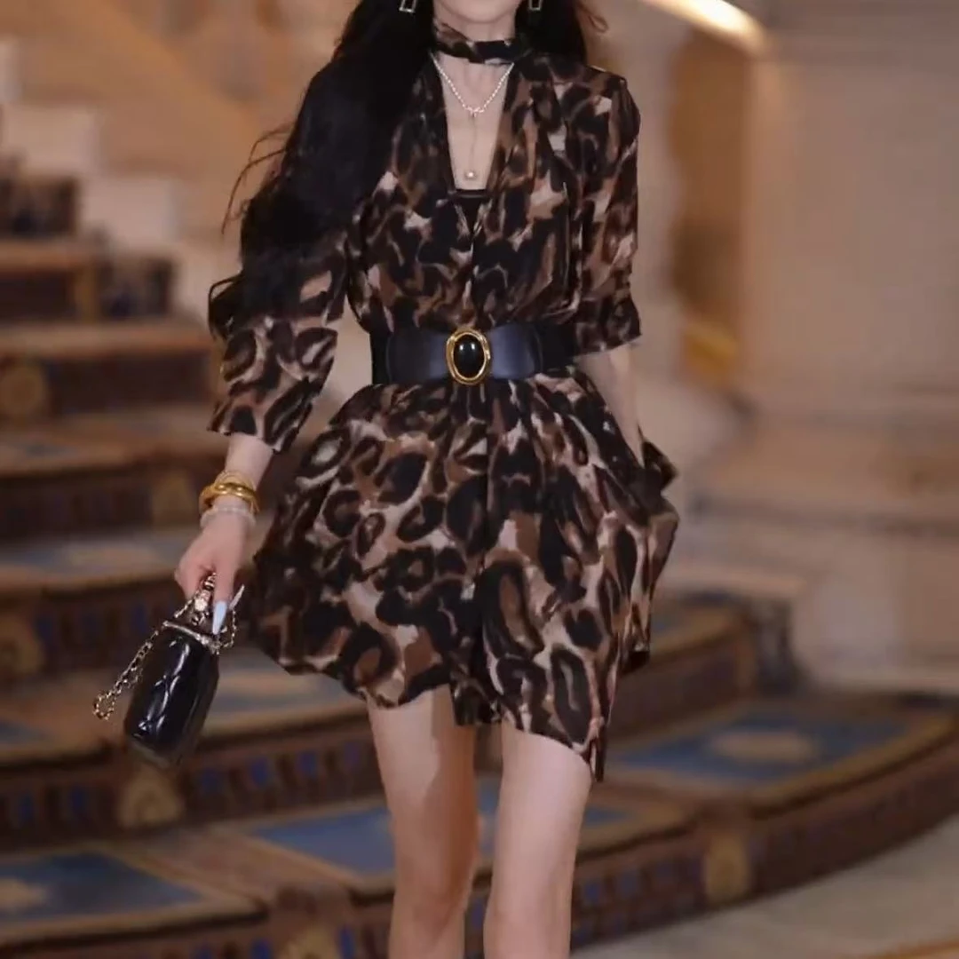 2025春季新款时尚显瘦气质女士网红洋气连衣裙百搭款D7680