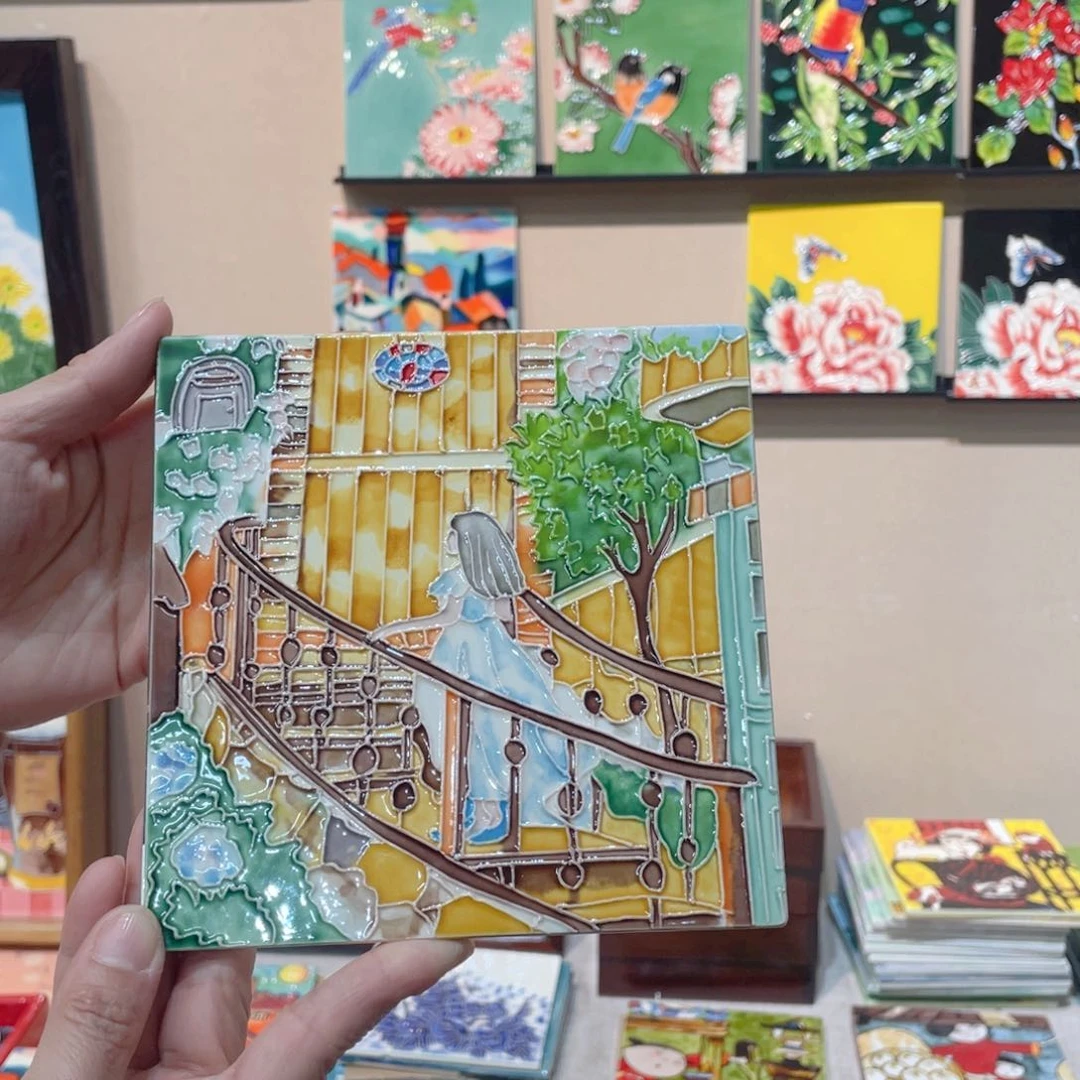 【闪购商品】瓷片大***a女孩爬楼梯