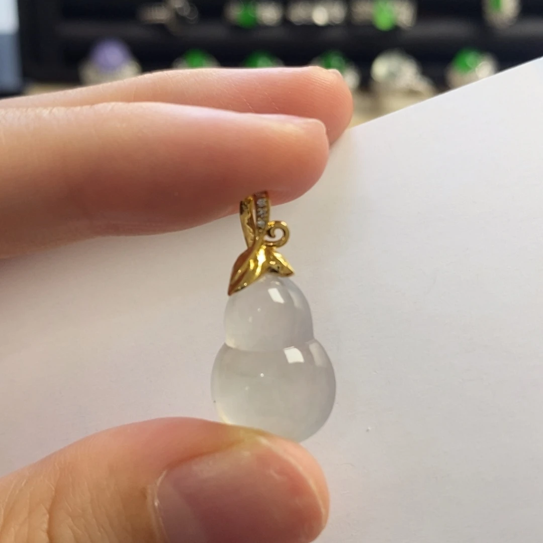 颈饰18K金镶嵌翡翠葫芦