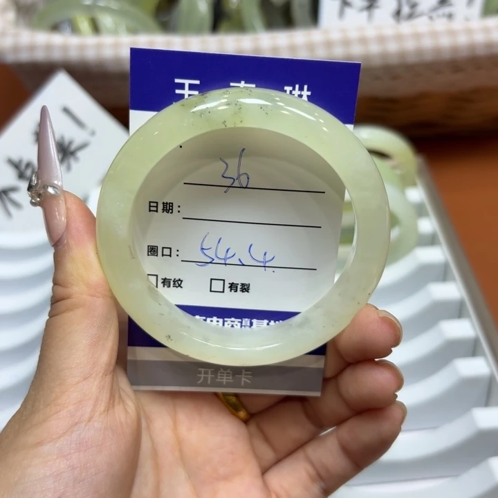 未镶嵌岫玉手镯天然