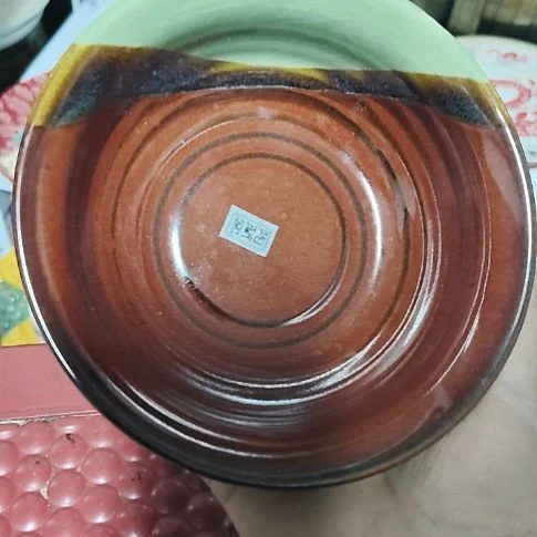 瓷片瓷片，各种摆件，均有瑕疵。沙锅！