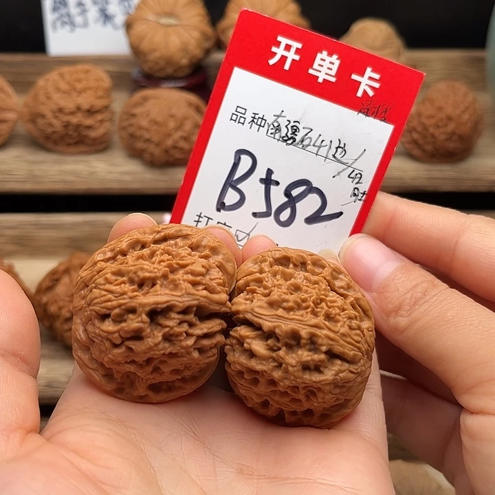 文玩核桃吊坠异型连枝南疆石41