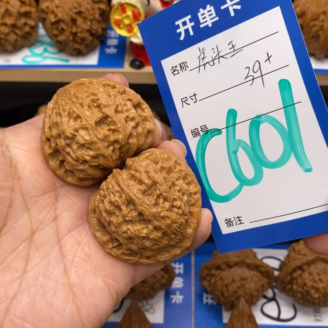 文玩核桃吊坠核桃虎头王