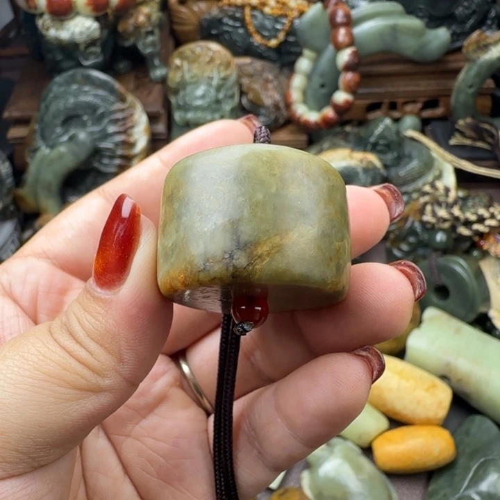 透闪石质玉未镶嵌珠宝奇石