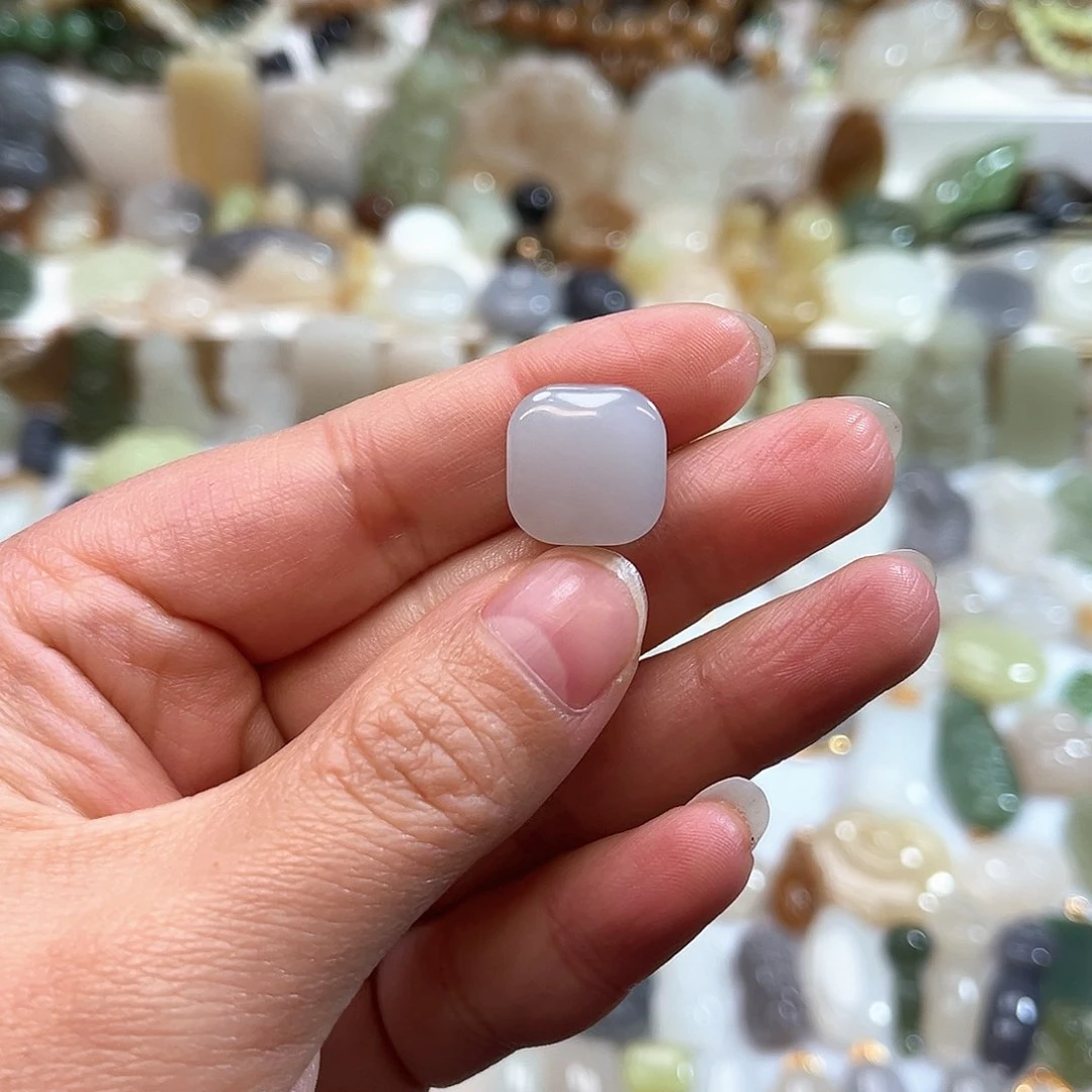 和田玉吊坠(不含链)18K金镶嵌浮**梦