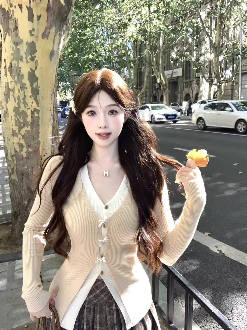 蝴蝶扣芝士奶酪假两件V领拼接撞色针织衫设计感收腰显瘦毛衣上衣