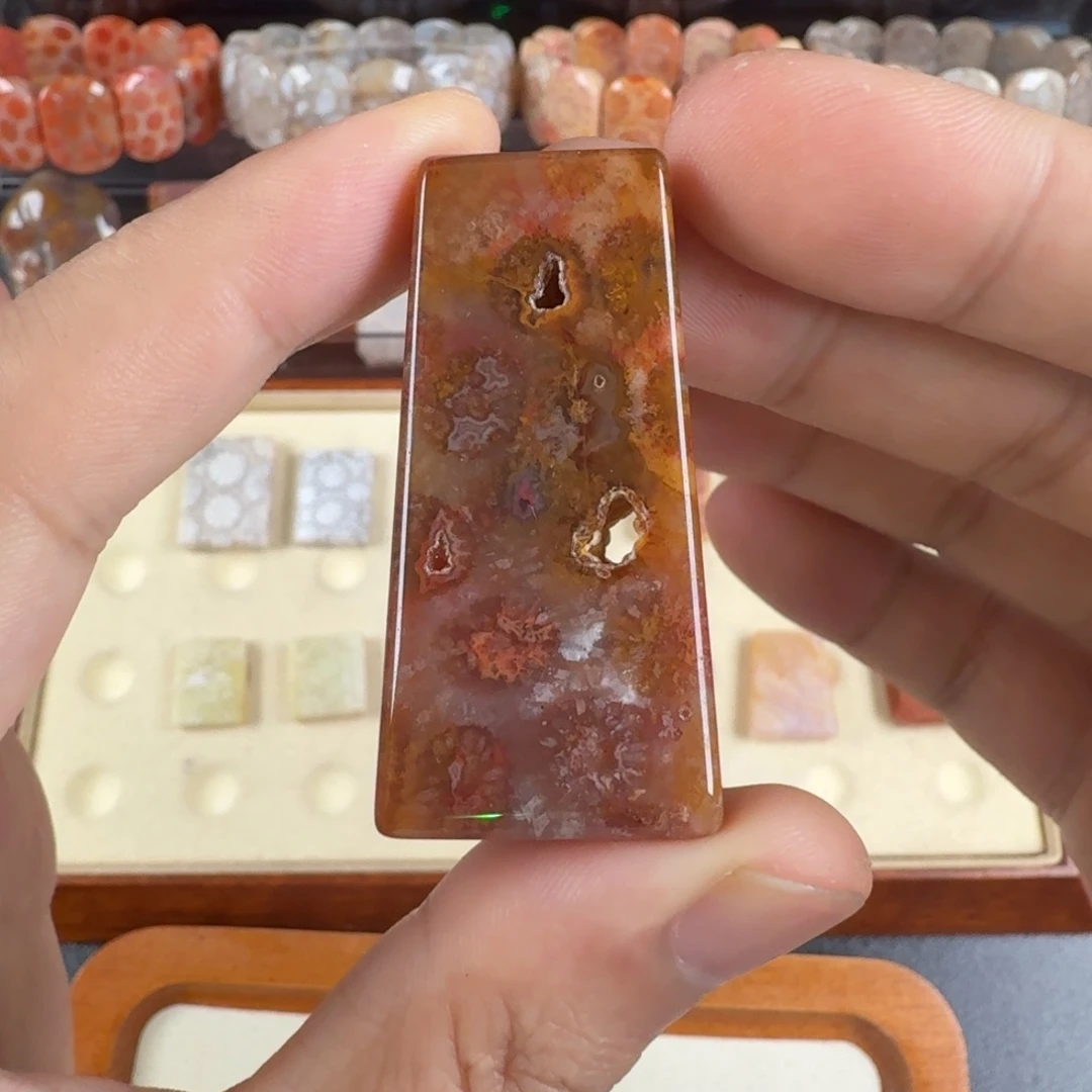 硅化玉未镶嵌珠宝奇石