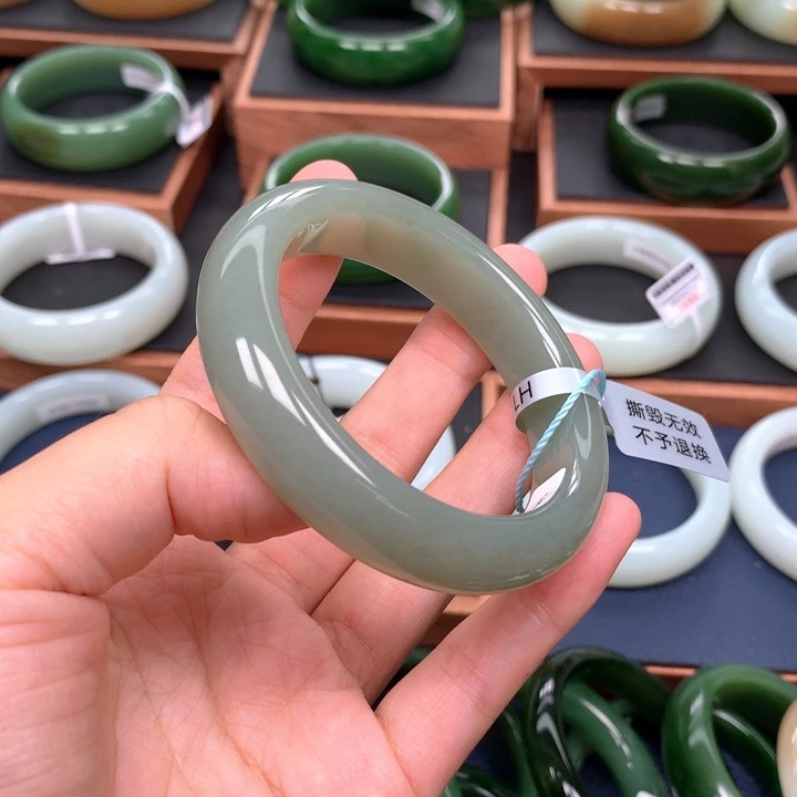 未镶嵌手镯和田玉5556