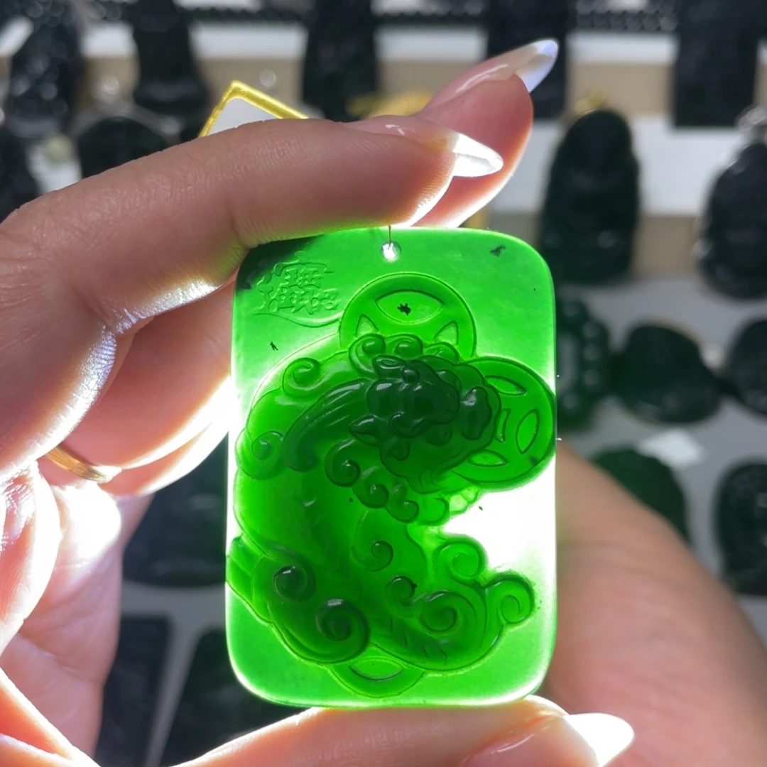 未镶嵌蛇纹石玉吊坠