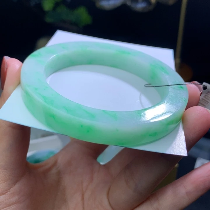 未镶嵌翡翠手镯定制翡翠