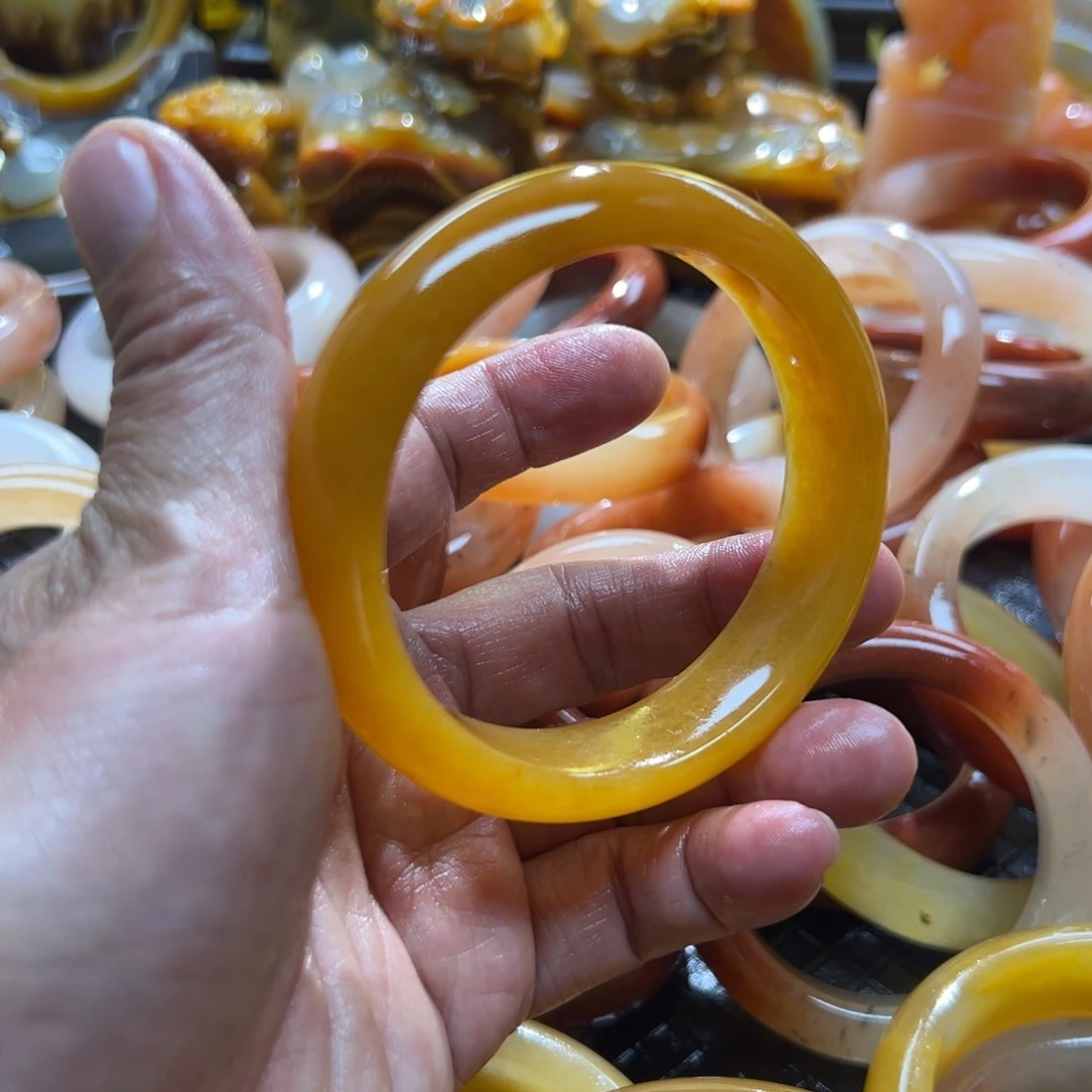 石英质玉未镶嵌颈饰