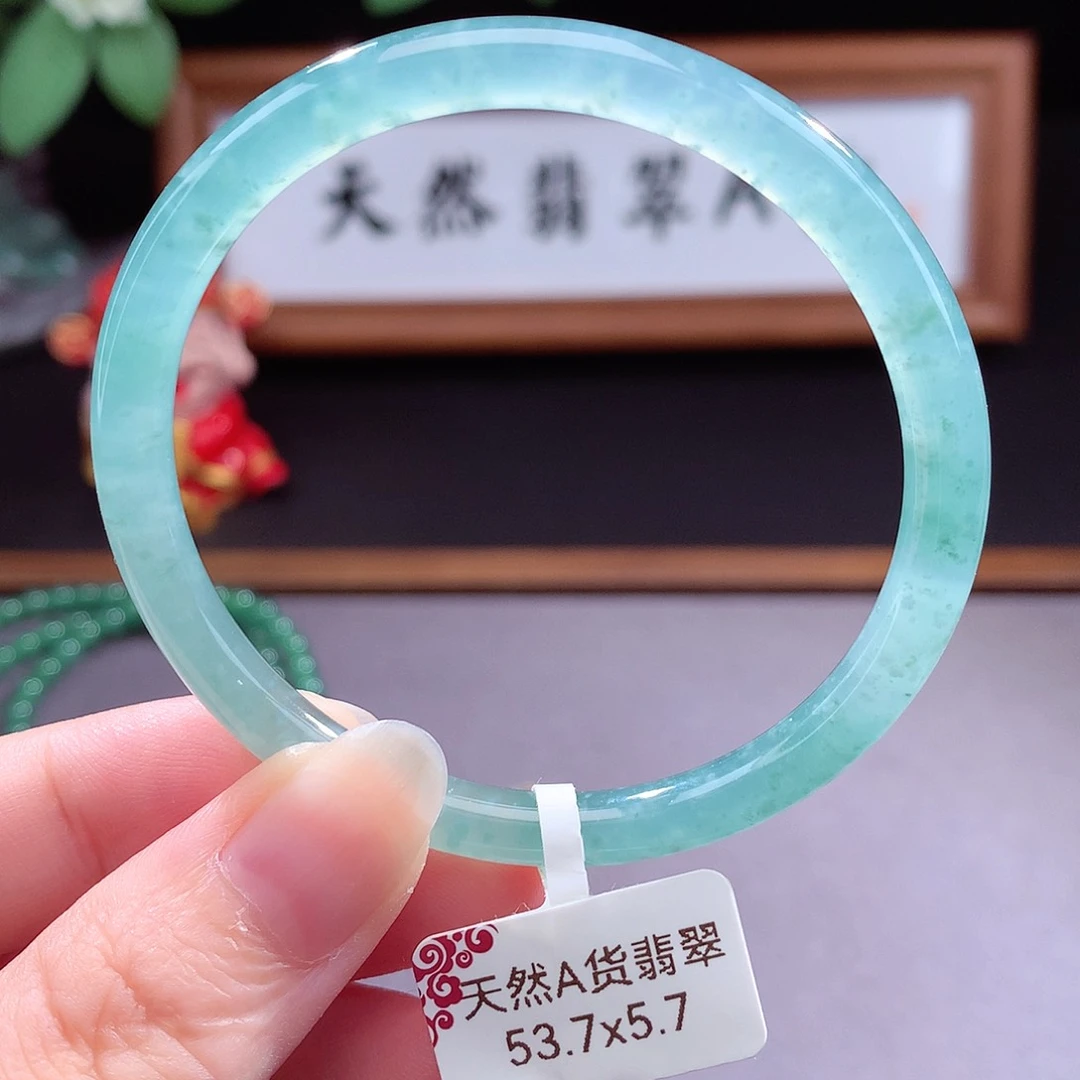 未镶嵌手镯（圆镯）翡翠