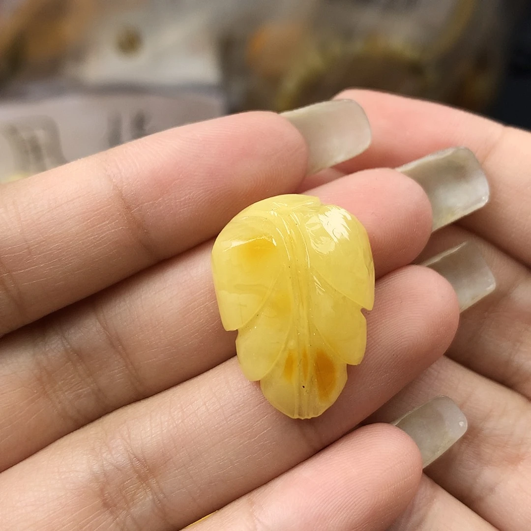 未镶嵌琥珀珠宝奇石