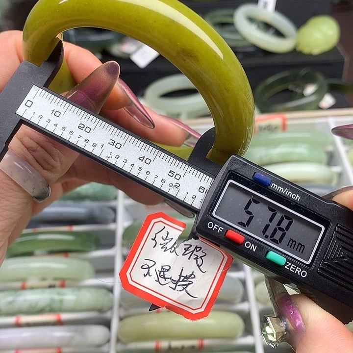 蛇纹石玉手镯未镶嵌1017