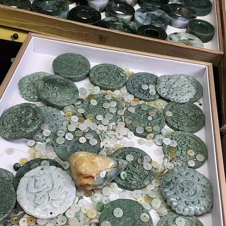 薄***糖翡翠未镶嵌颈饰天然翡翠103