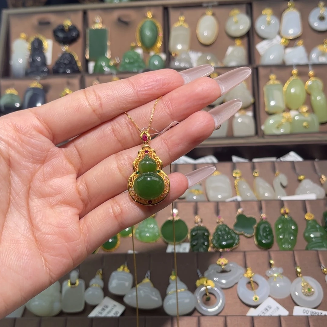 和田玉18K金镶嵌吊坠(赠链)