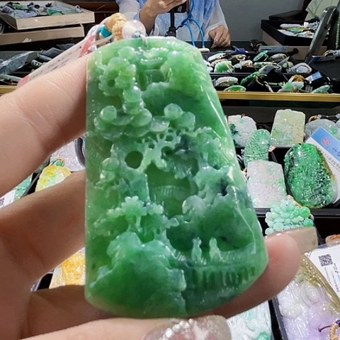 颈饰未镶嵌翡翠一个