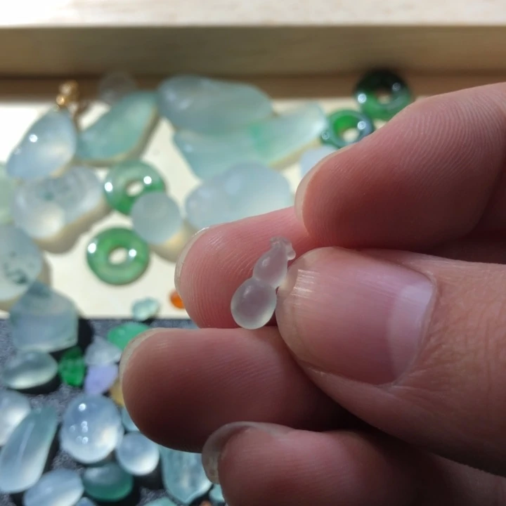 定制翡翠未镶嵌挂件