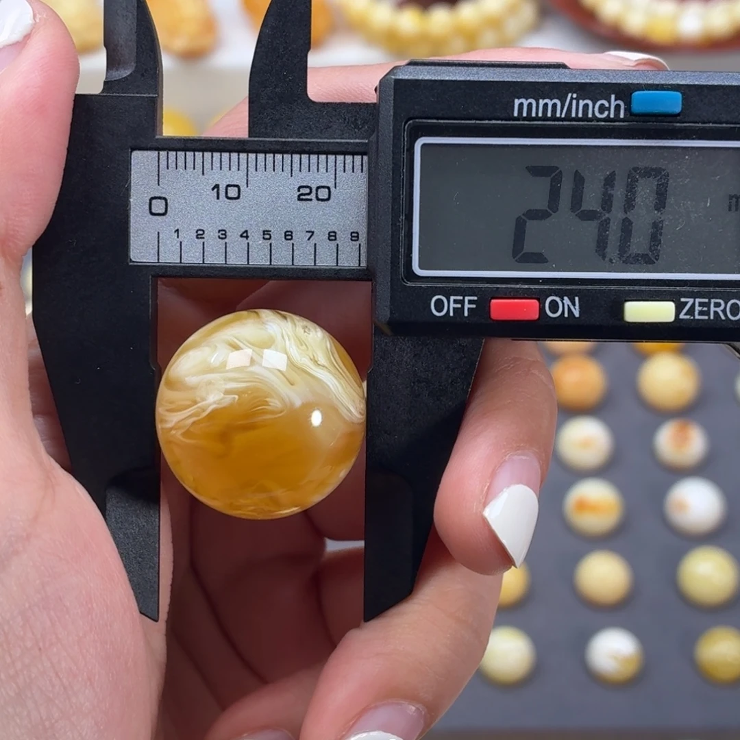 琥珀未镶嵌裸石24mm