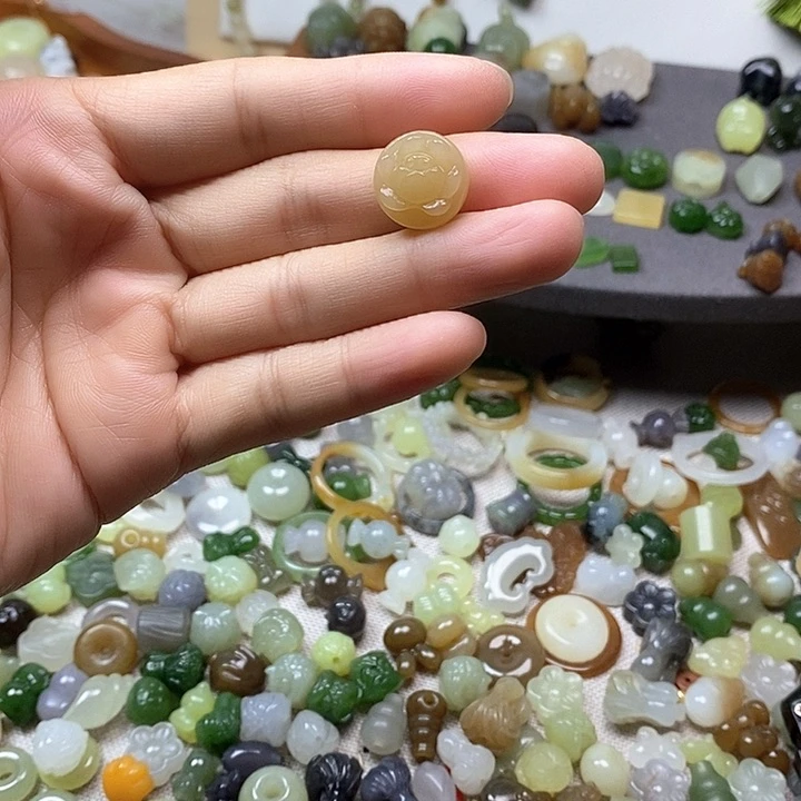 未镶嵌和田玉挂件莲花