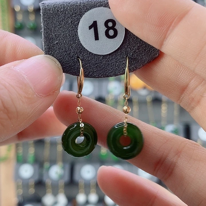 18K金镶嵌和田玉耳饰