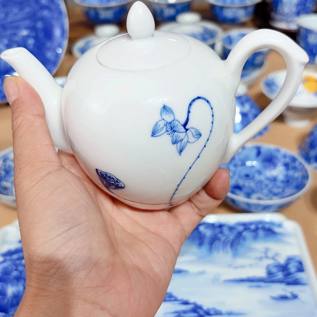 嘛***吽景德镇纯手绘青花壶