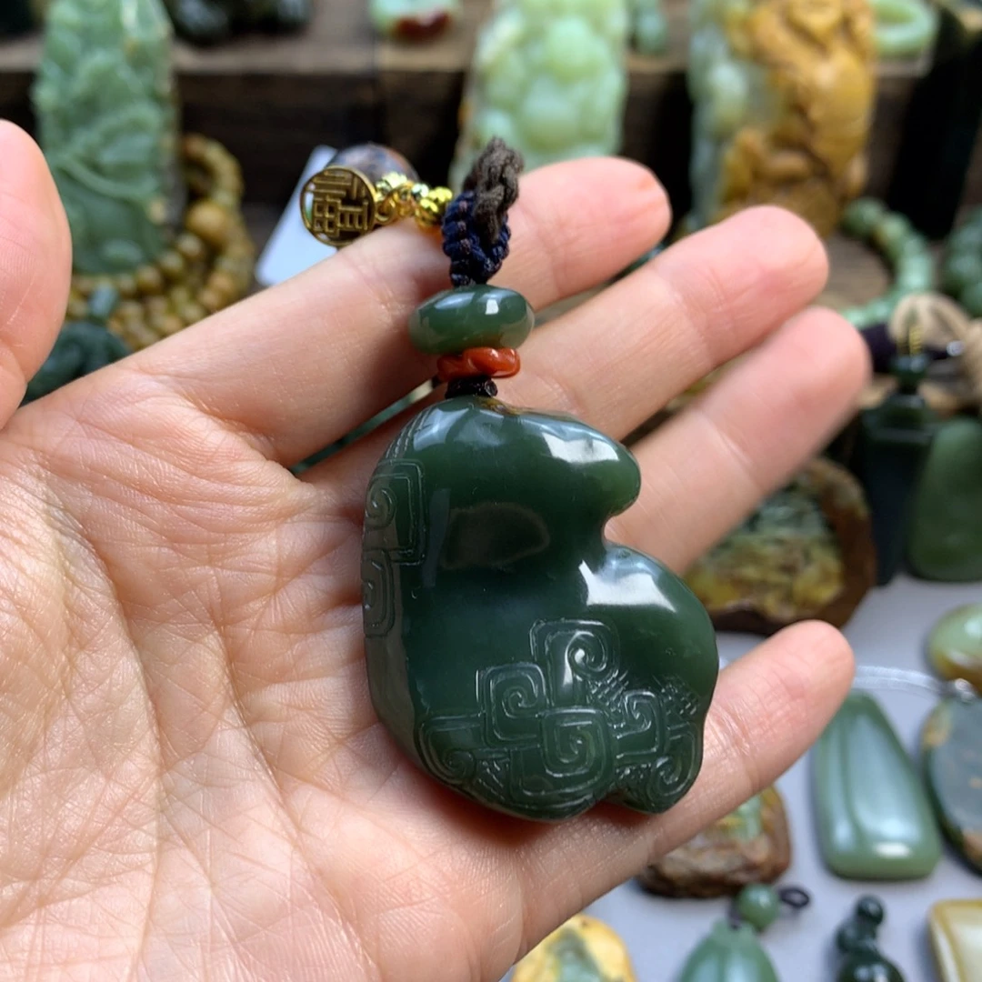 喝***杯岫岩河磨玉（透闪石质玉）未镶嵌珠宝奇石