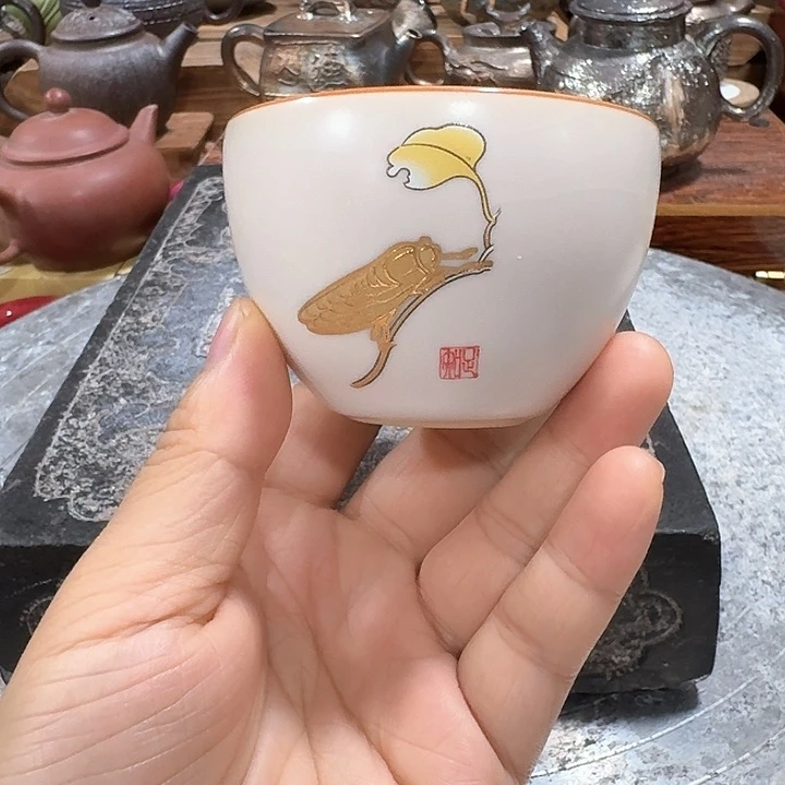 主人杯一个，瓷。。品茗瓷