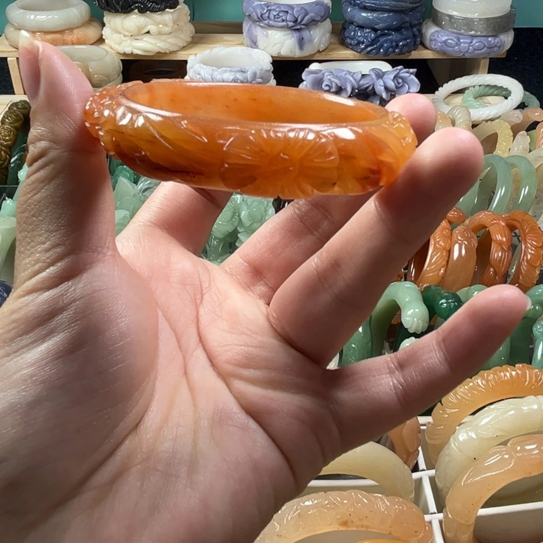 石英质玉未镶嵌雕花手镯