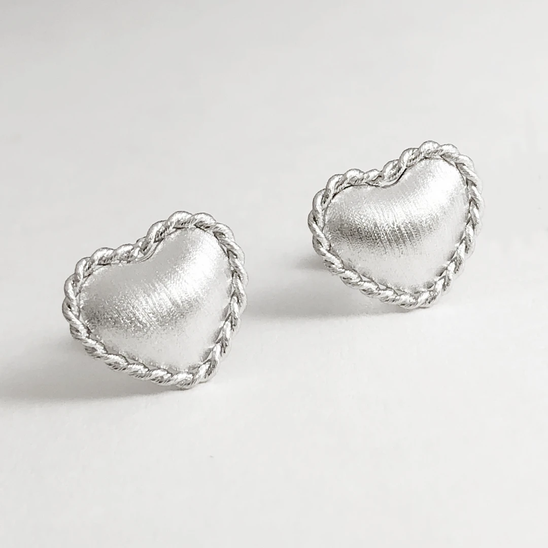 Pt950铂金爱心流金岁月耳钉摩登复古心形铂金耳钉轻奢白金耳钉