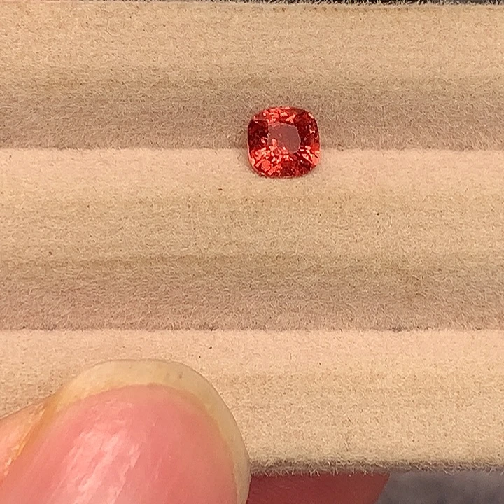 裸石未镶嵌尖晶石