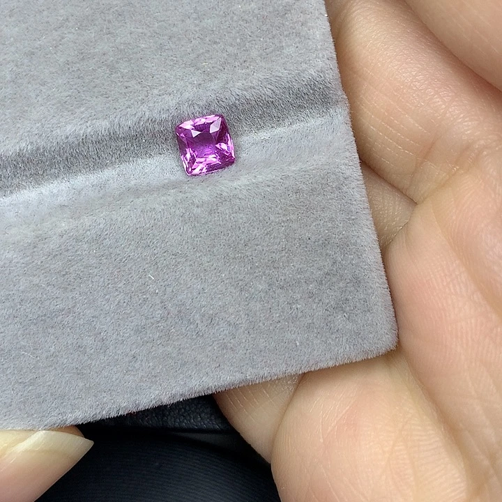 蓝宝石裸石1.06ct无烧薰衣草粉紫色蓝宝石