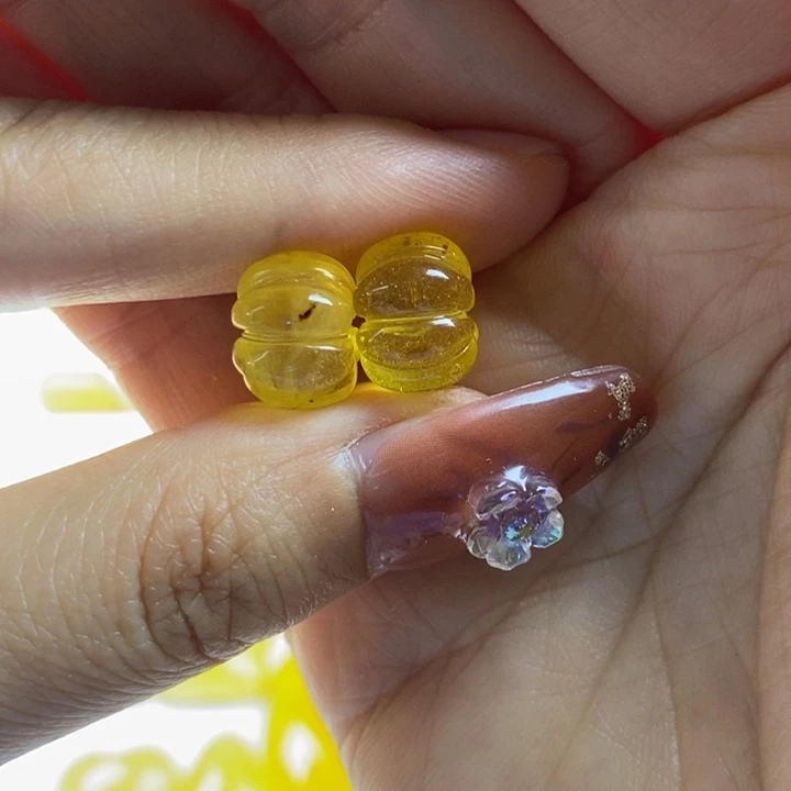 未镶嵌蜜蜡裸石尺寸11加，微瑕