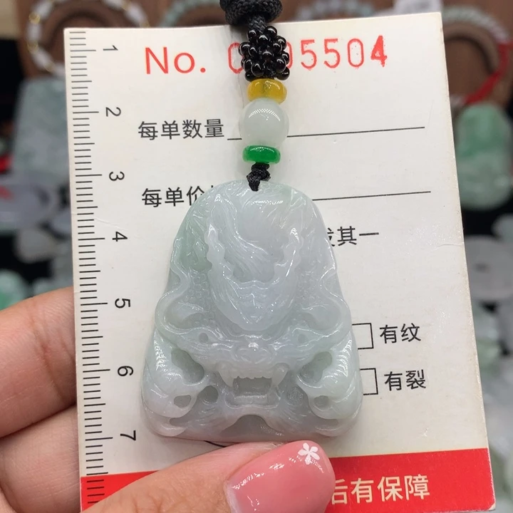 翡翠未镶嵌颈饰11