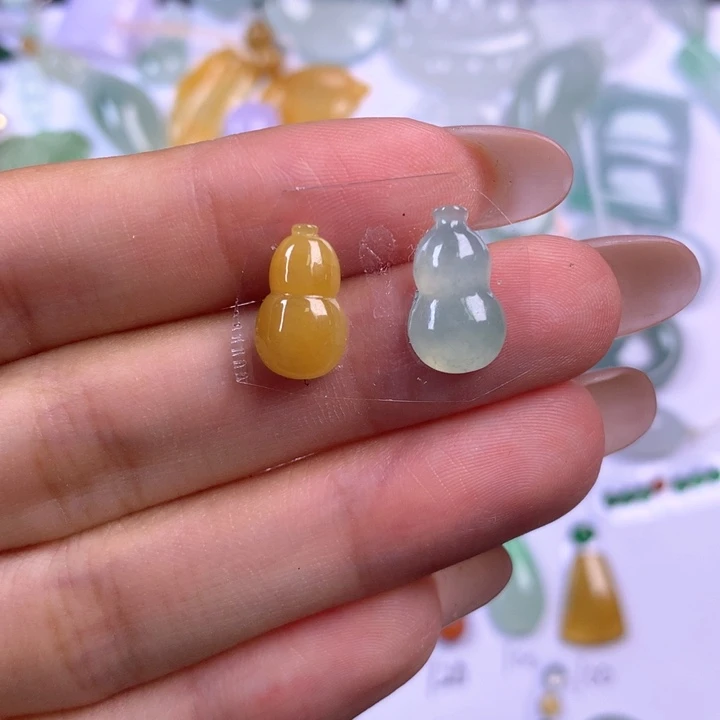 翡翠未镶嵌挂件一对葫芦